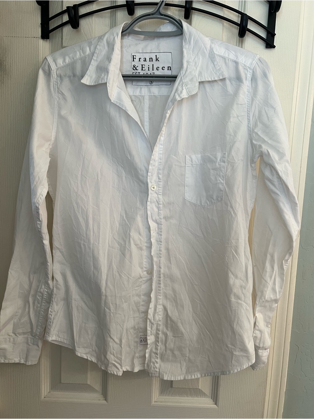 Frank & Eileen small whit button front top